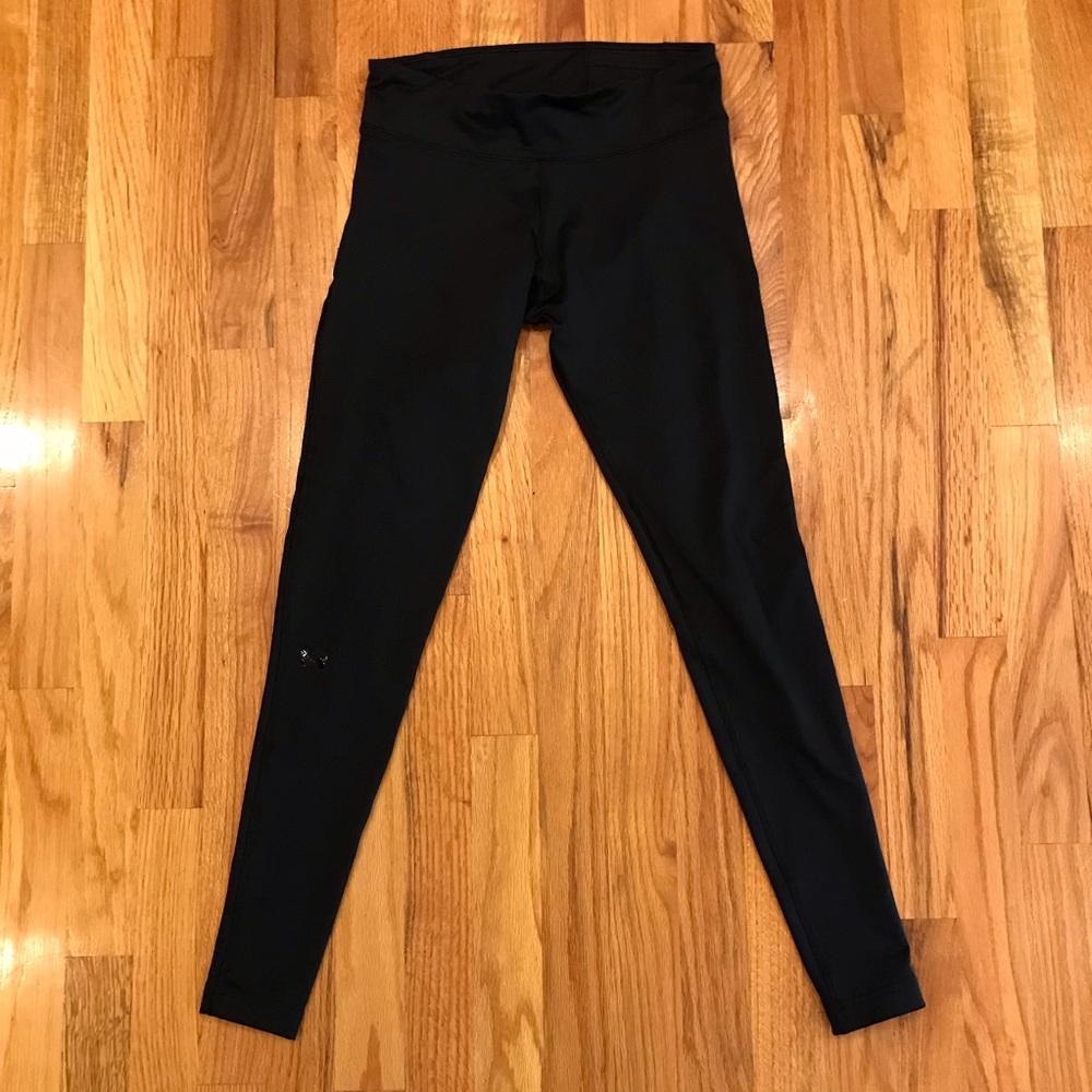 💜 3 for $18 or 5 for $25 💜 Under Armour black leggings